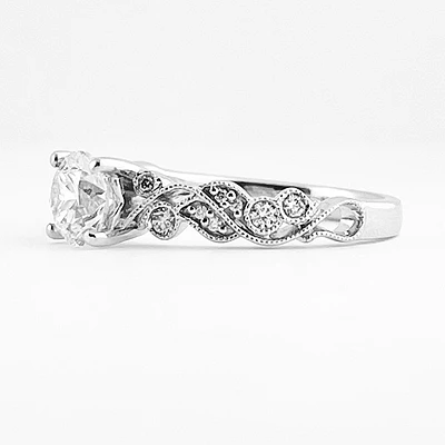 Round Cut Engagement Ring