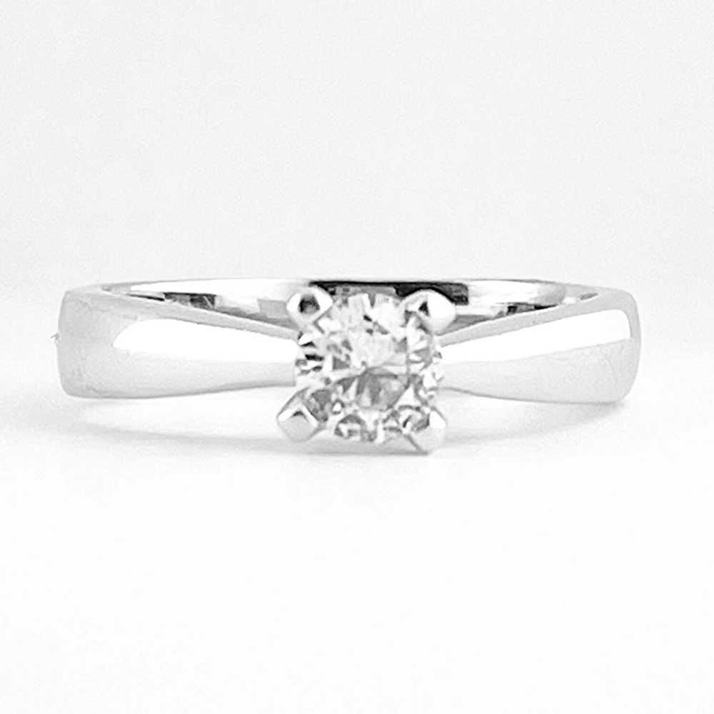 Round Cut Solitaire Engagement Ring