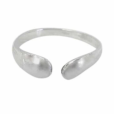 Sterling Silver, Adjustable Style Ring. Approximate Band Size: 5mm Width
