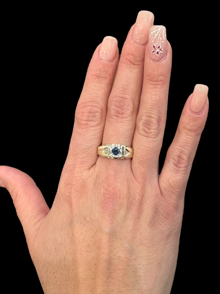 10K Yellow Gold 4mm Genuine Sapphire and 0.016cttw Diamond Ring - Size 10