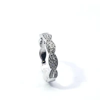 14K White Gold Wavy Diamond Band