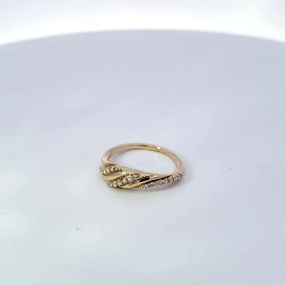 10K Yellow Gold 0.17 cttw Diamond Band