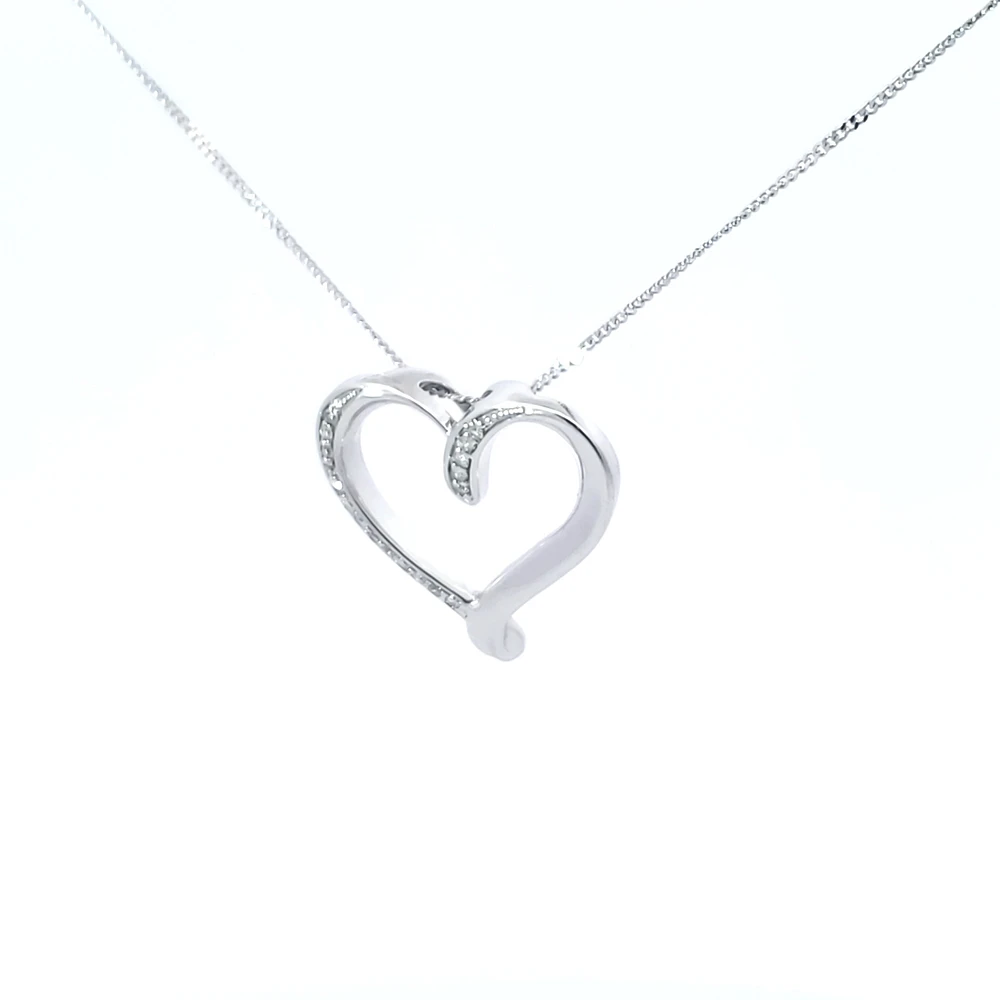 10K White Gold cttw Diamond Heart Pendant