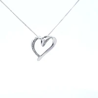 10K White Gold cttw Diamond Heart Pendant