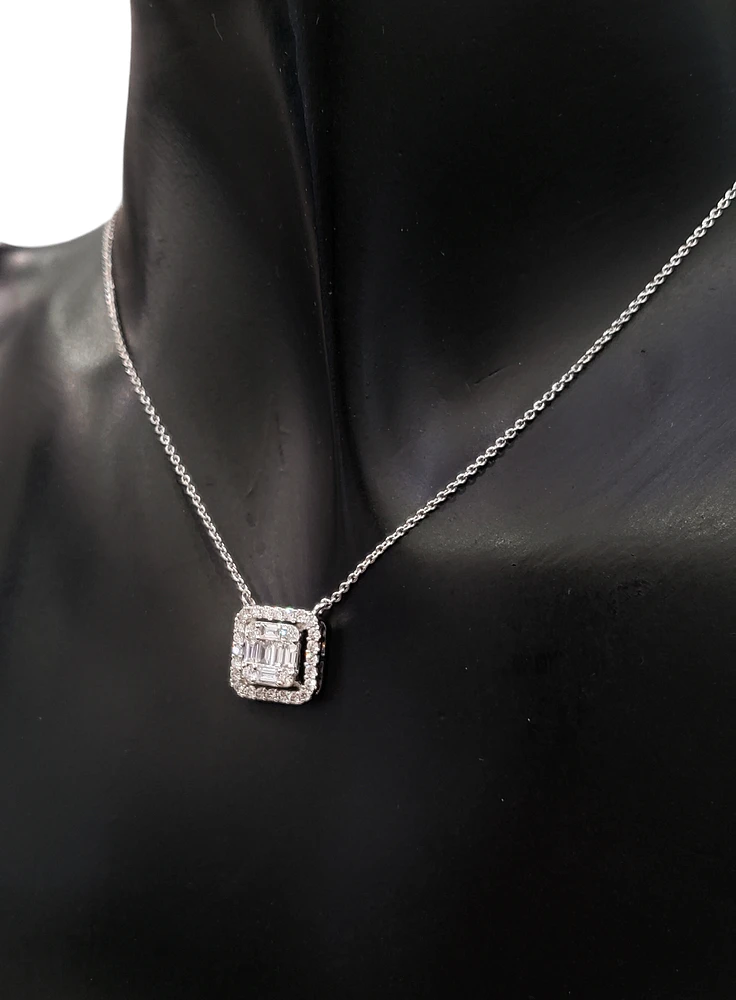 14K White Gold cttw Diamond Pendant