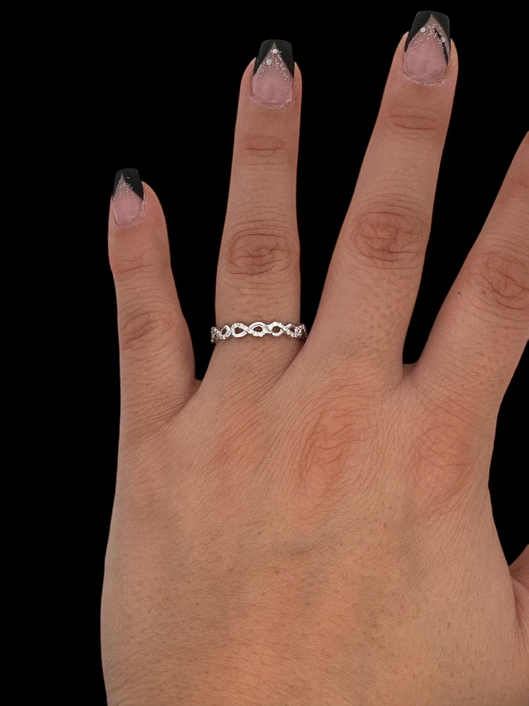 10K White Gold 0.15cttw Diamond Infinity Ring - /