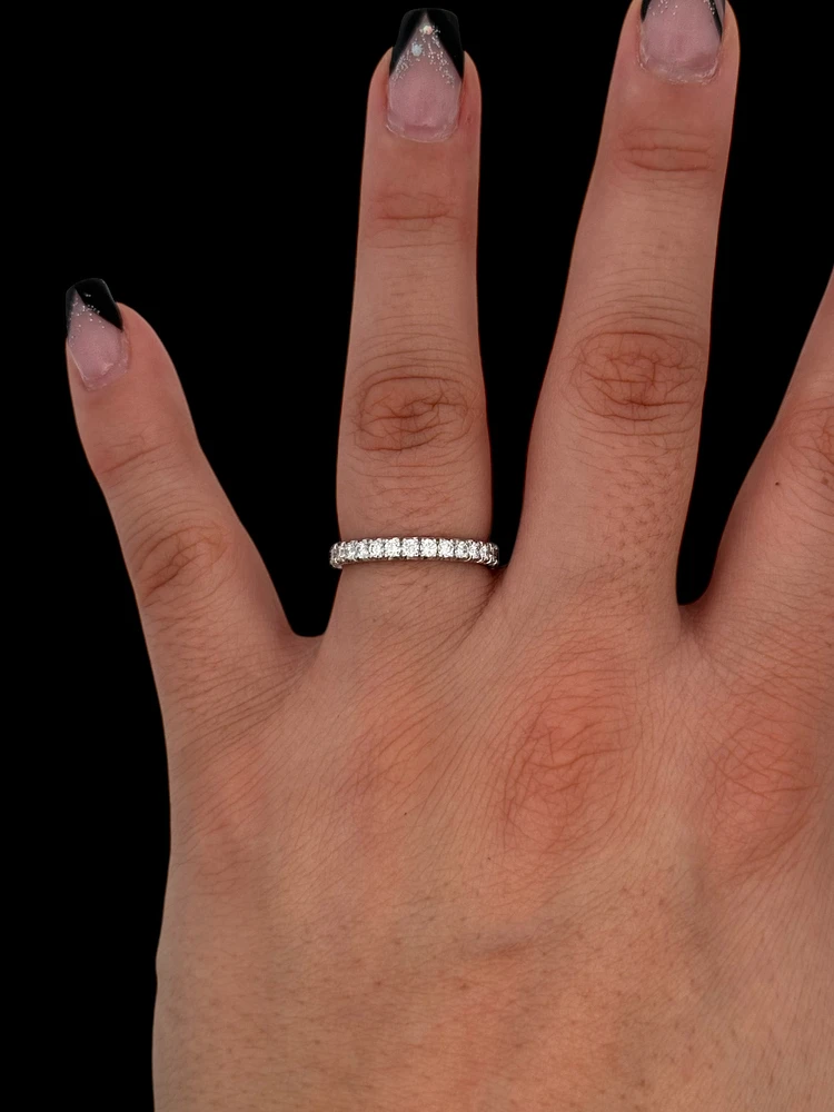 14K White Gold cttw Diamond Band- Size 6