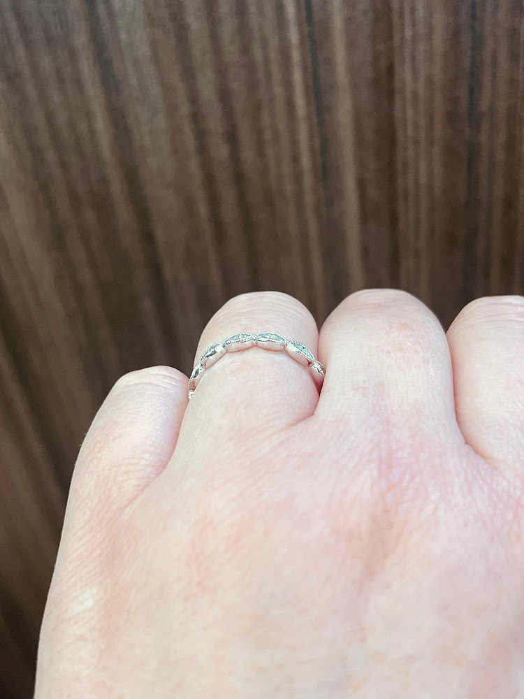 10K White Gold 0.20cttw Diamond Band