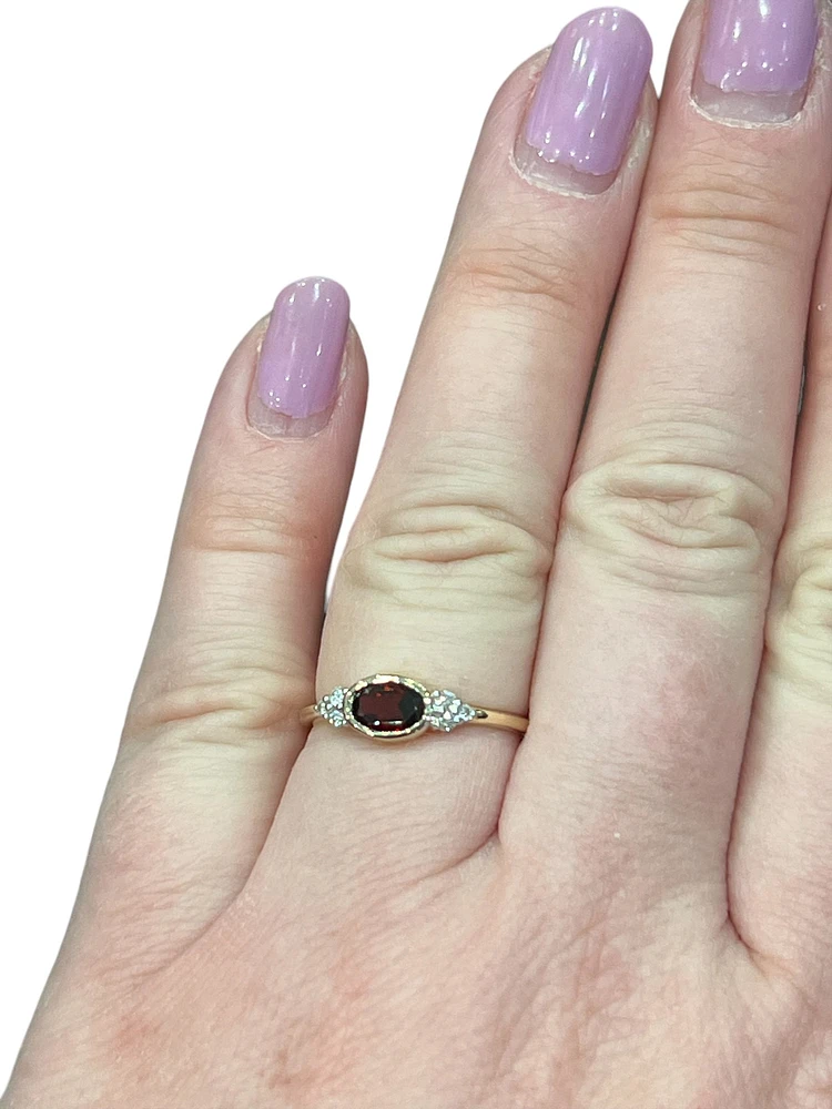 10K Yellow Gold 0.58cttw Genuine Garnet and 0.08cttw Diamond Ring, size 6.5