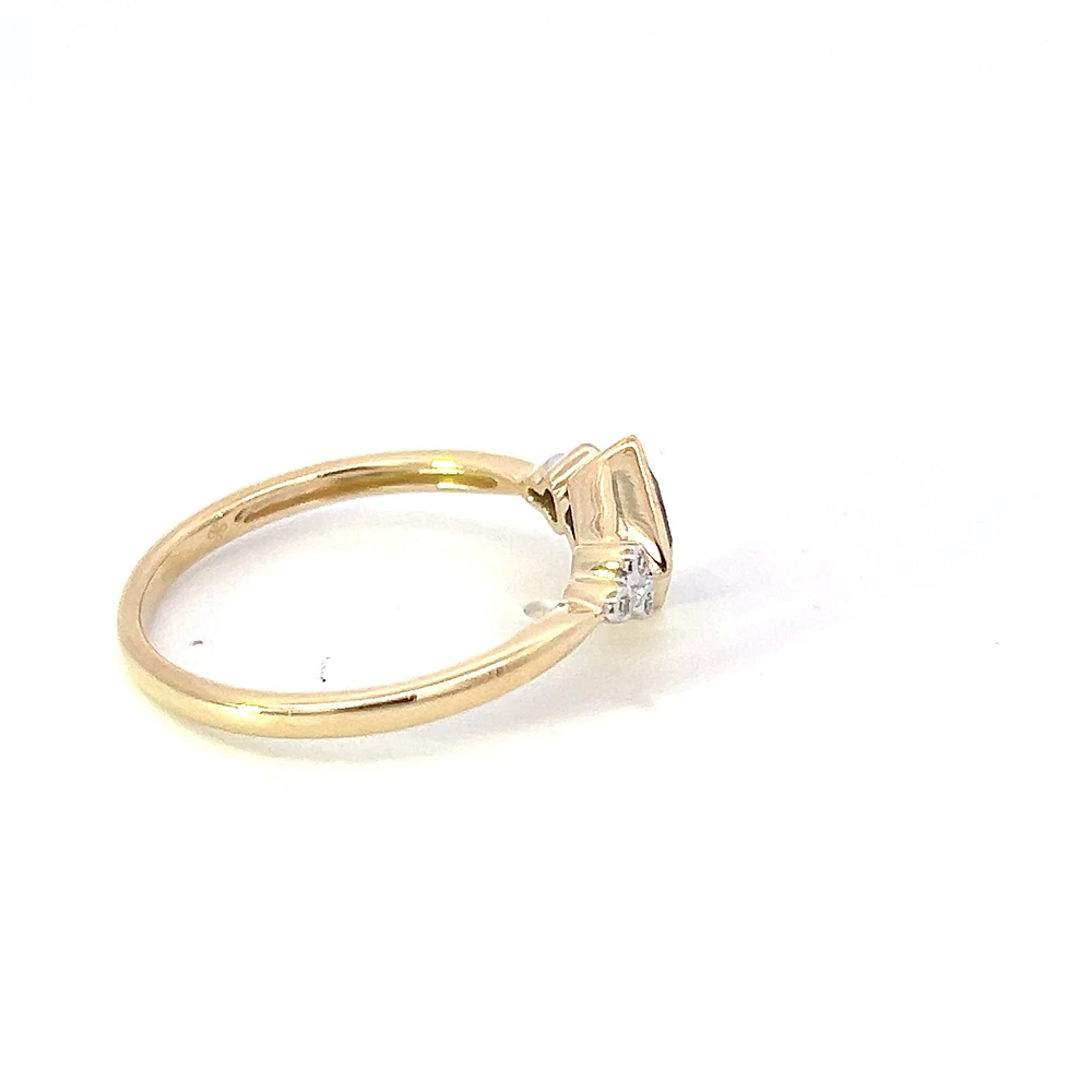 10K Yellow Gold  Created Alexandrite and Diamond Ring, size 7
