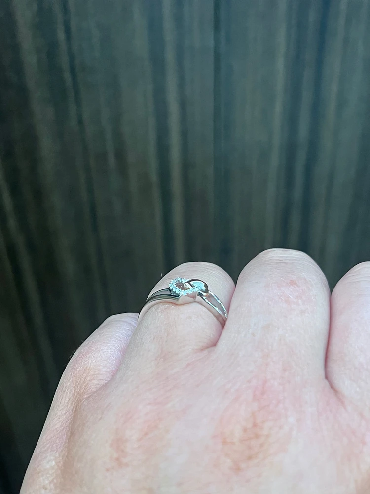 10K White Gold Heart Shape 0.054cttw Diamond Ring, size 6.5