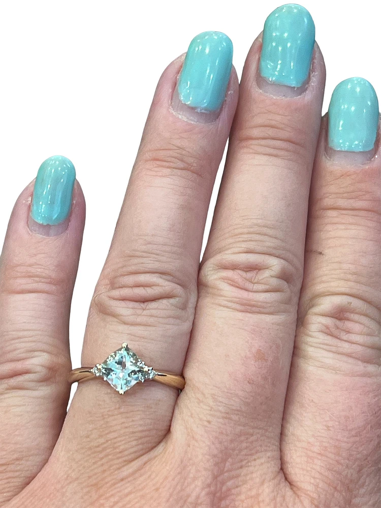 10K Yellow Gold 0.76cttw Aquamarine and 0.008cttw Diamond Ring, size 7