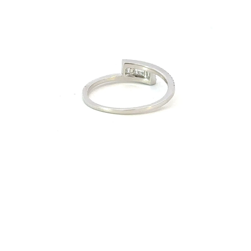 14K White Gold 0.22 cttw Diamond Ring