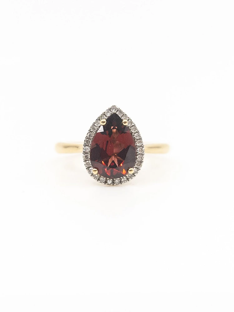 10K Yellow Gold 10 x 7mm Pear Shaped Garnet and 0.135cttw Diamond Ring