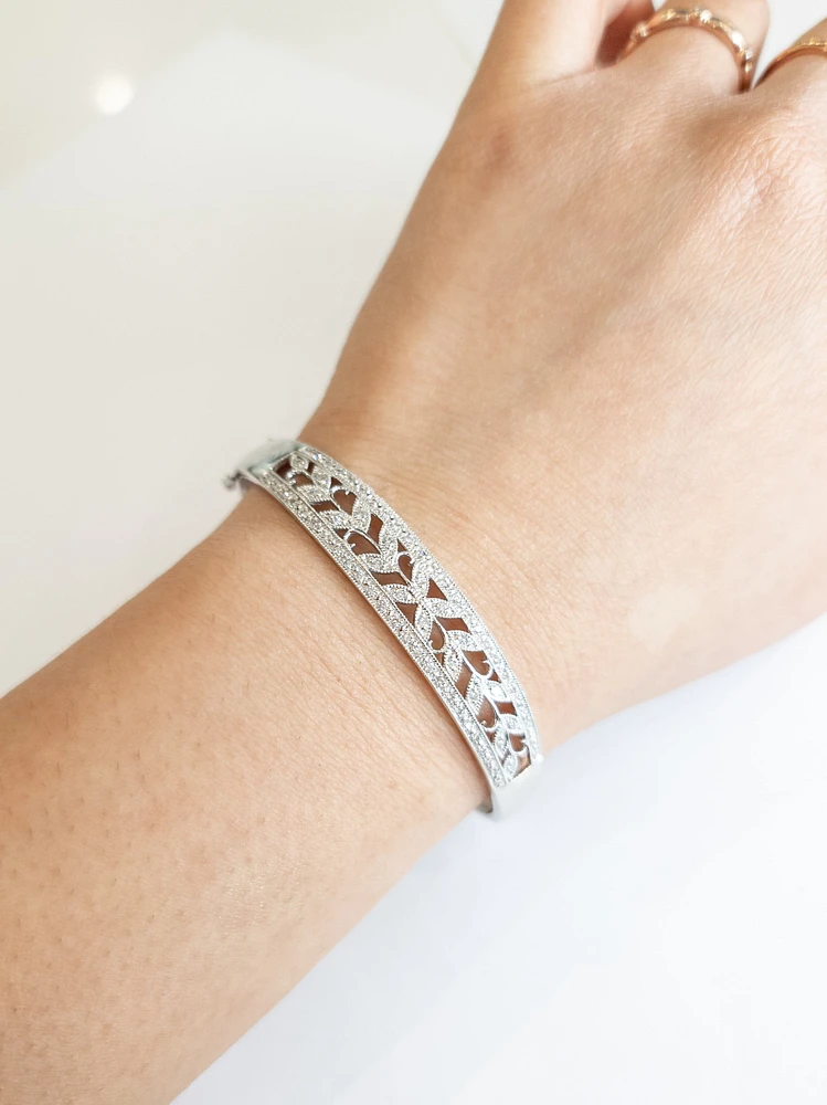 10K White Gold 0.56cttw Diamond Bangle, 7"