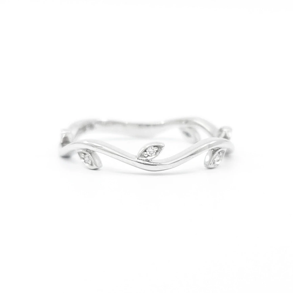 10K White Gold 0.024cttw Round-Cut Diamond Ring, size 6.5
