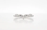 10K White Gold 0.11cttw Diamond Ring, size 6.5