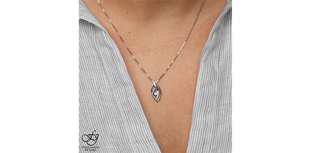 Sterling Silver 0.04cttw Canadian Diamond Necklace, 18"