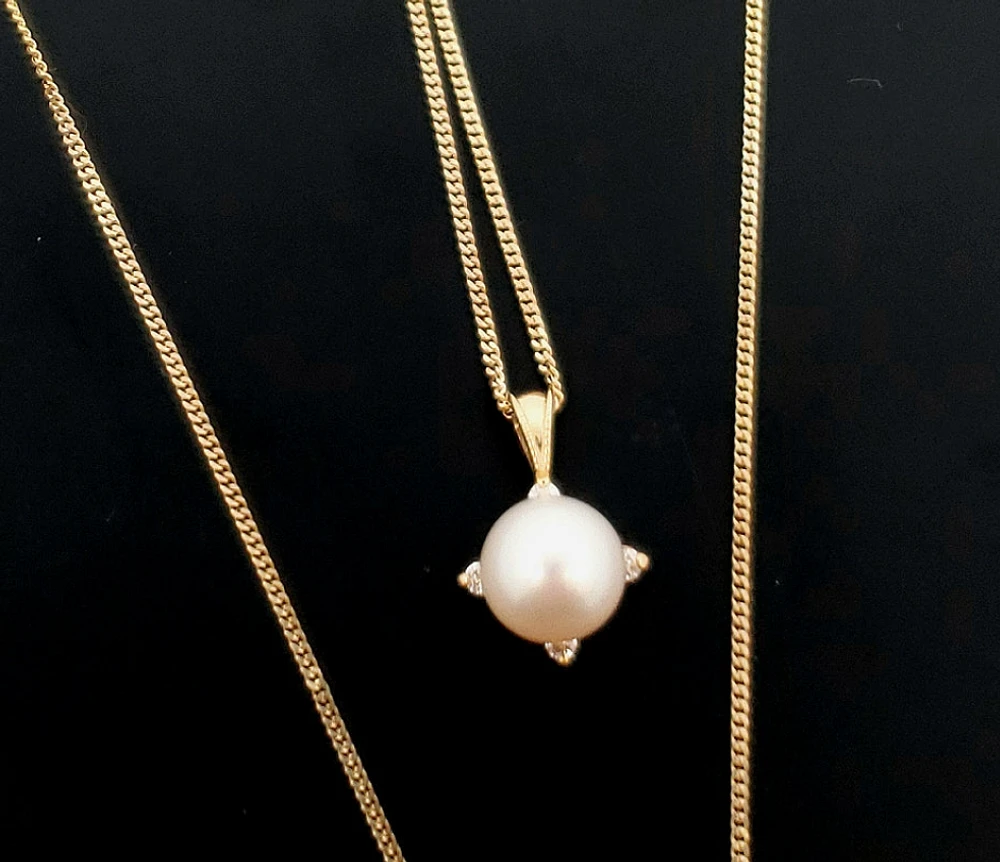10K Yellow Gold Cultured Pearl and Diamond Pendant