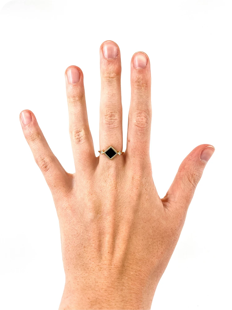10K Yellow Gold 6mm Onyx And 0.084cttw Canadian Diamond Ring
