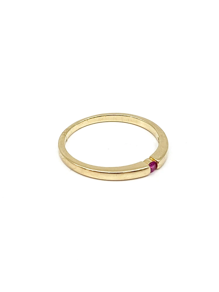 10K Yellow Gold 0.07cttw Genuine Ruby Ring, size 6
