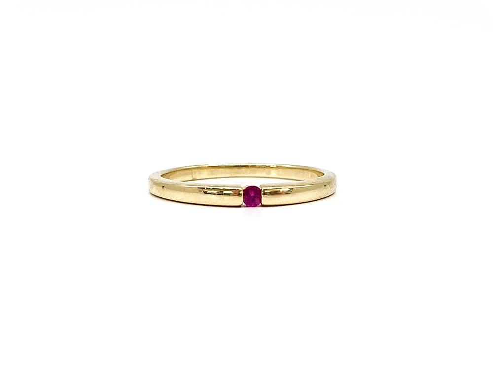 10K Yellow Gold 0.07cttw Genuine Ruby Ring, size 6