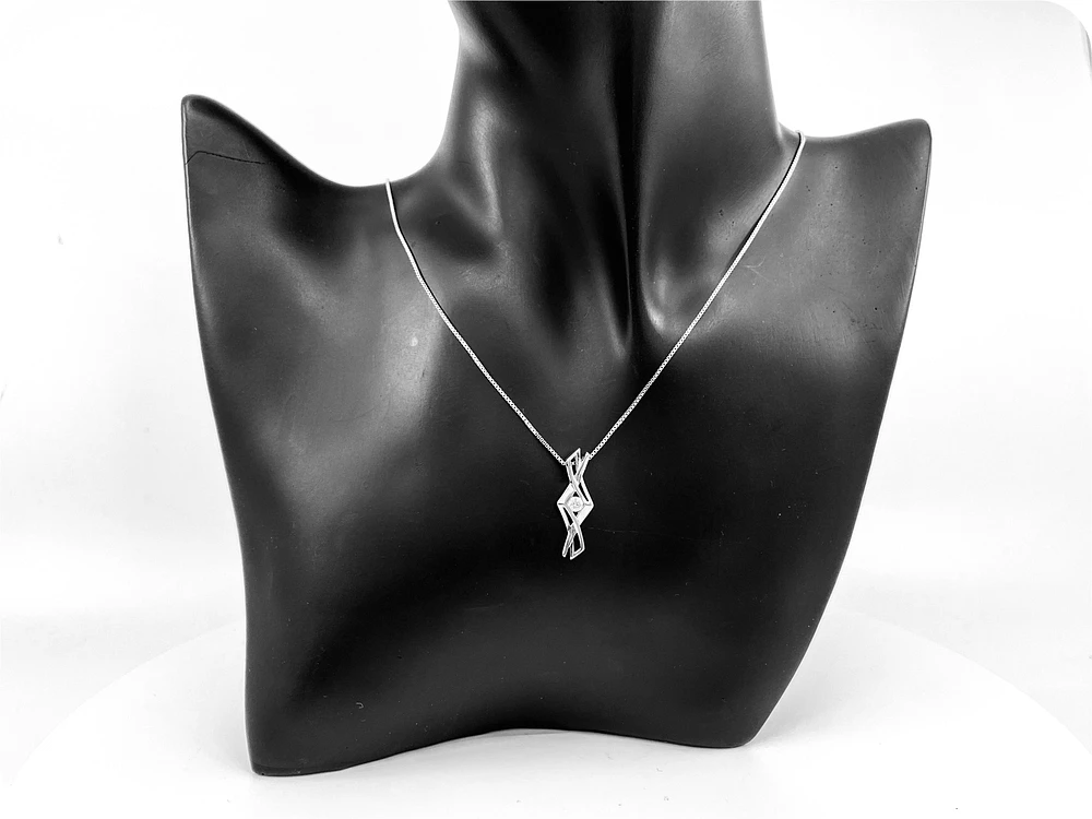 Sterling Silver 0.15cttw Canadian Diamond Pendant, 18"