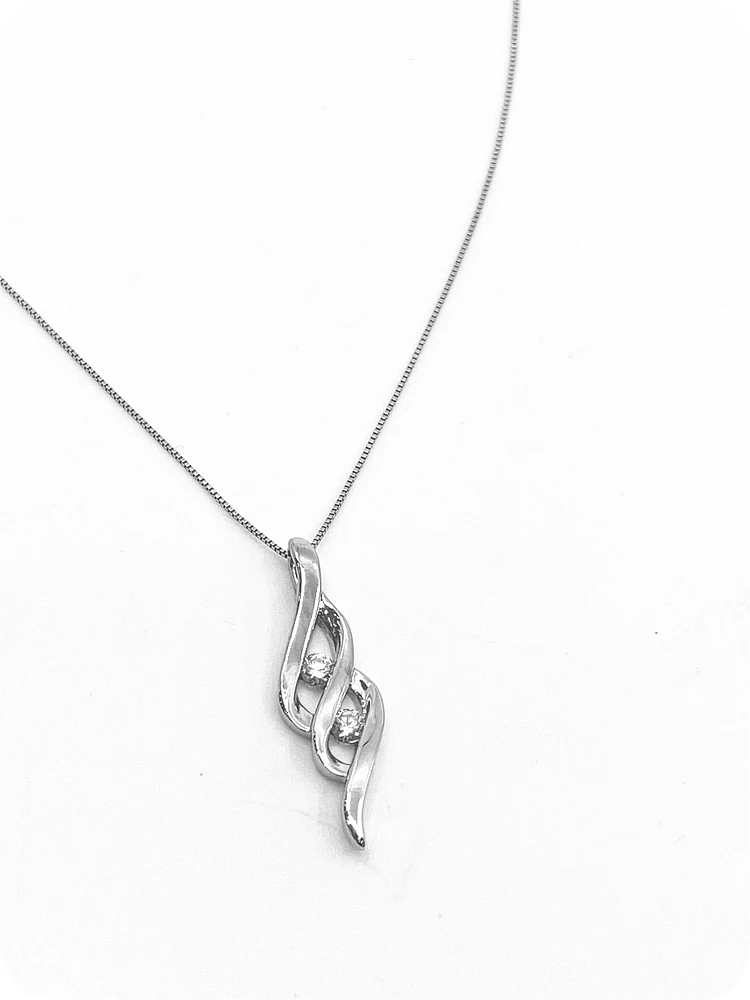 10K White Gold 0.10cttw Canadian Diamond Pendant, 18"