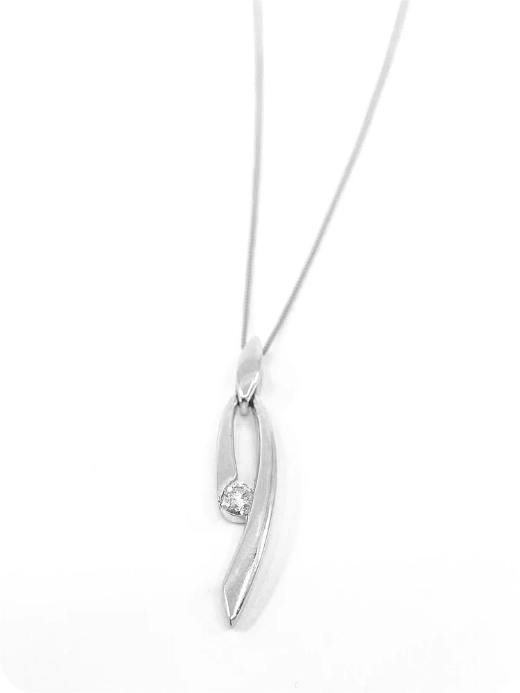 10K White Gold 0.12cttw Canadian Diamond Necklace, 18"