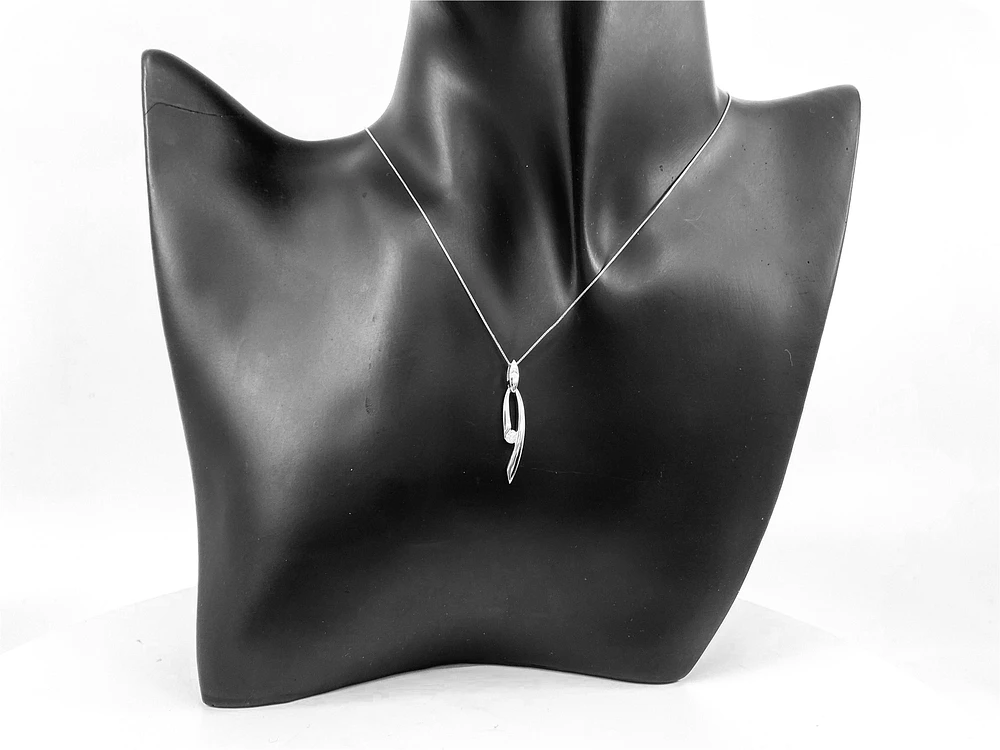 10K White Gold 0.12cttw Canadian Diamond Necklace, 18"