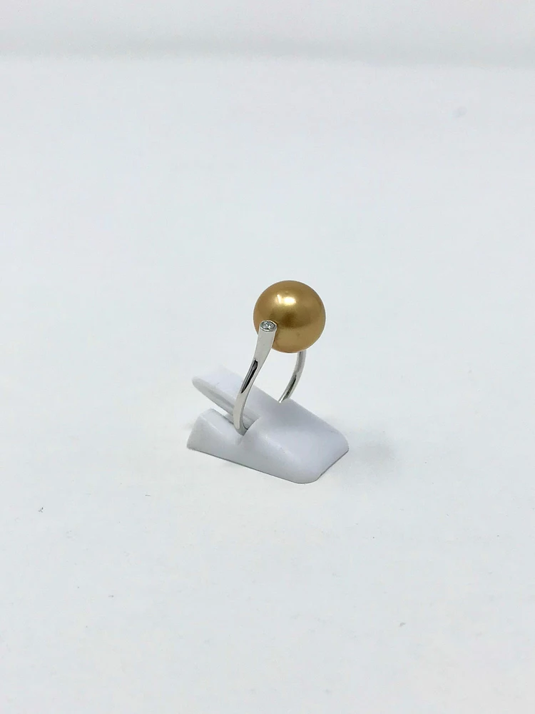 18K White Gold South Sea Pearl and Diamond Ring - Size 6.5