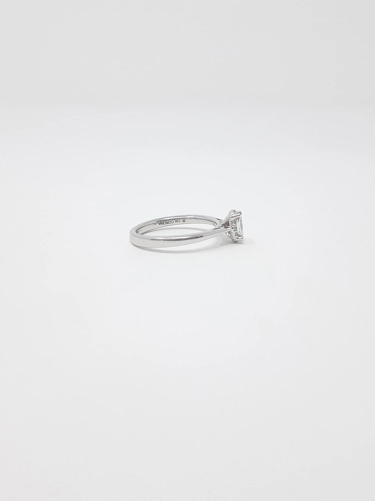 14K White Gold 0.30cttw Oval Cut Diamond Halo Engagement Ring, size 6.5