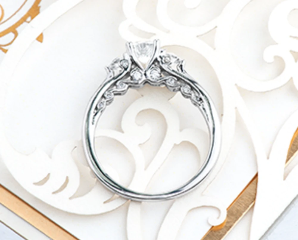 18K White Gold/Palladium Alloy (hypoallergenic) 0.82-1.35cttw Round Brilliant 3 Stone Diamond Ring - / Carat Total