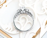 18K White Gold/Palladium Alloy (hypoallergenic) 0.82-1.35cttw Round Brilliant 3 Stone Diamond Ring - / Carat Total