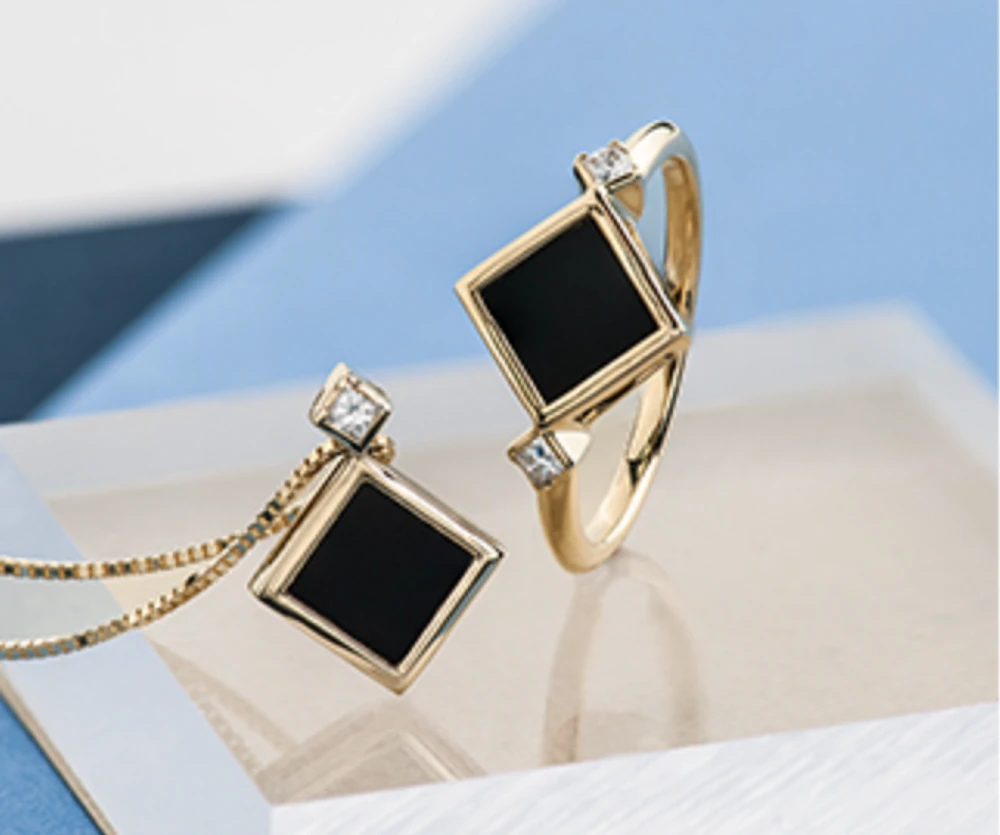 10K Yellow Gold 6mm Onyx & 0.04cttw Canadian Diamond Pendant