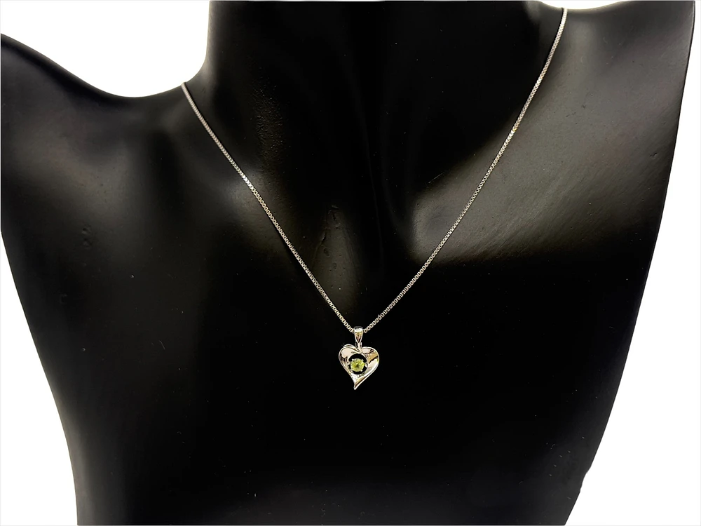 Sterling Silver 0.12cttw Peridot 3mm Pulse Pendant, 18" Box Chain