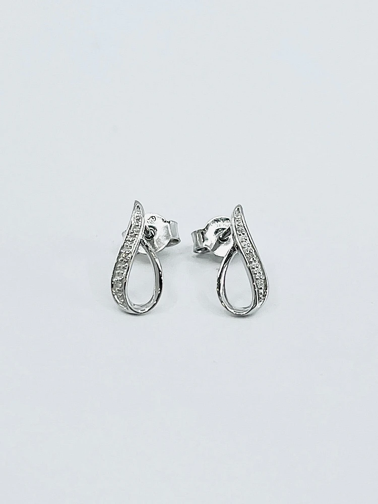 10K White Gold Diamond Earring