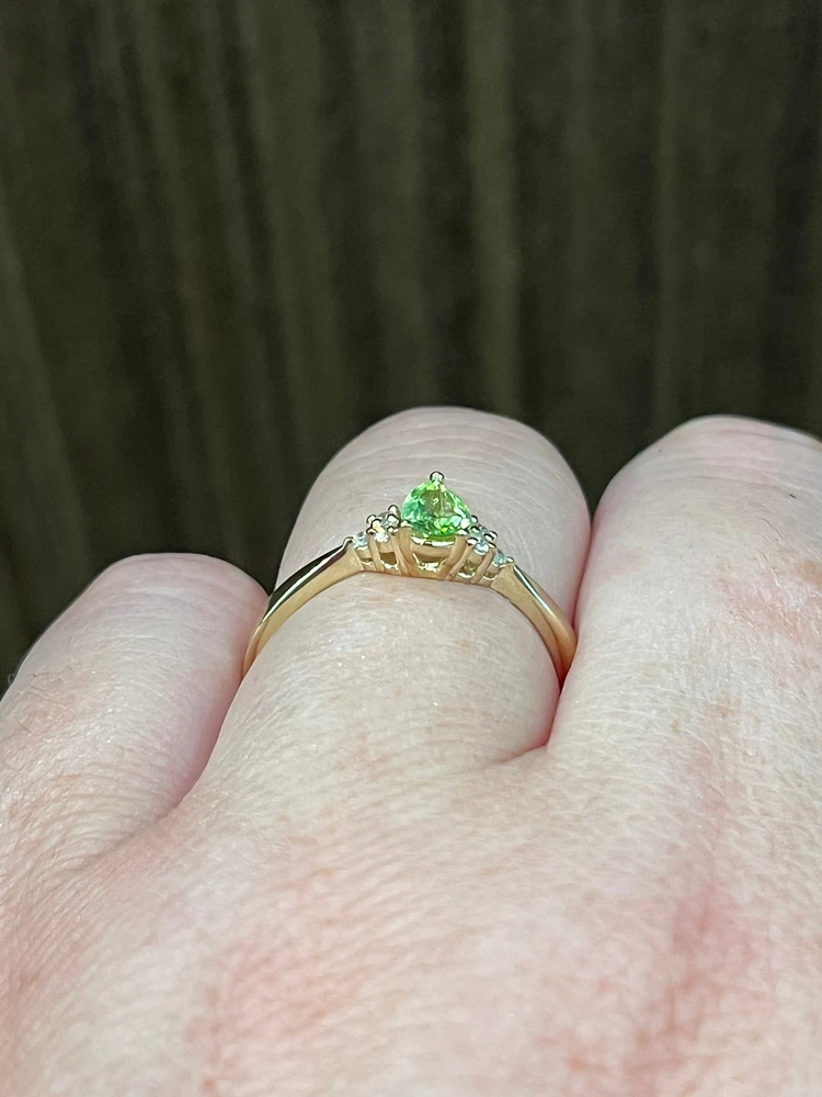 10K Yellow Gold Peridot and Diamond Ring