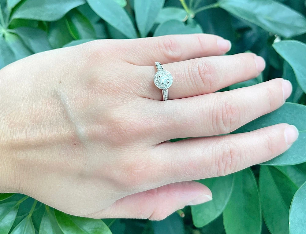 14K White Gold 0.69cttw Diamond Halo Engagement Ring - Size 6.5