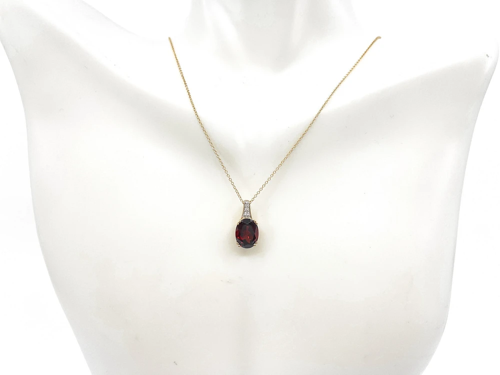 10K Yellow Gold Garnet & 0.03cttw Diamond Pendant