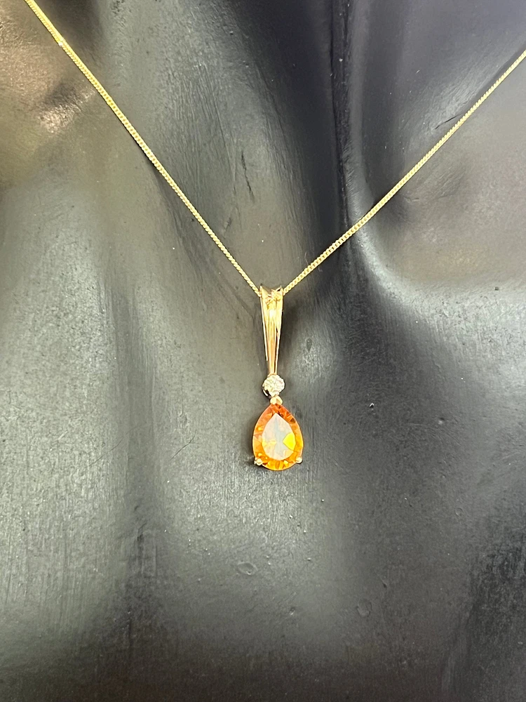 10K Yellow Gold cttw Diamond and Citrine Pendant