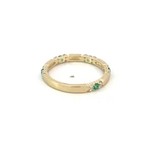 10K Yellow Gold Genuine Emerald & 0.13cttw Diamond Ring / Band, size 6.5
