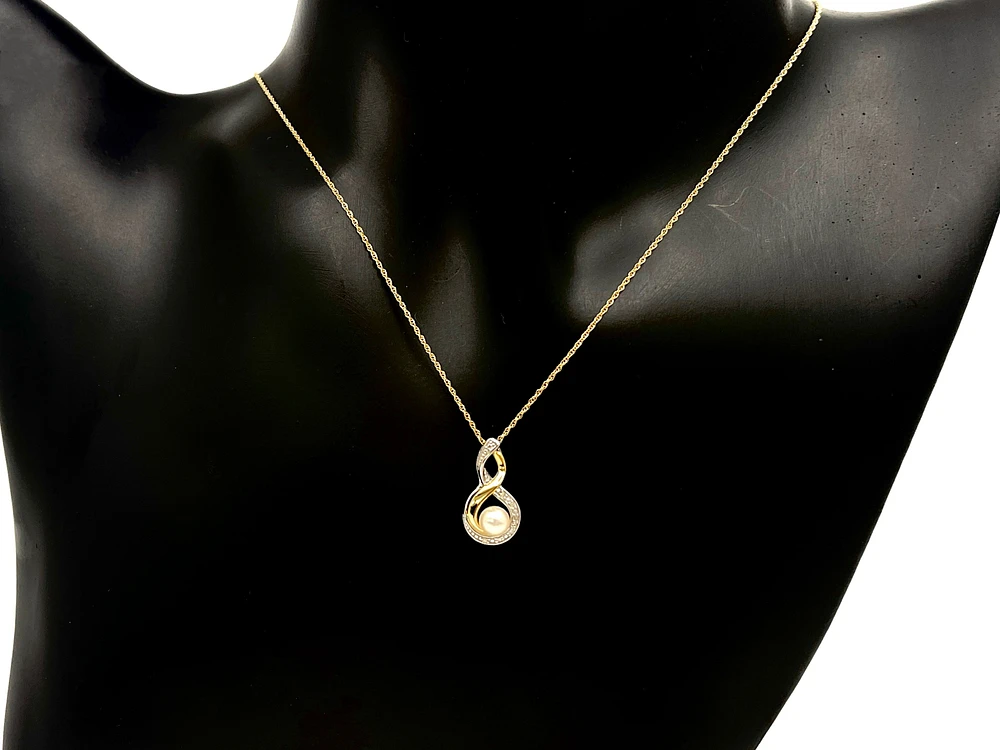 10K 2 Tone Pearl 4.5-5mm and Diamond Pendant, 18"