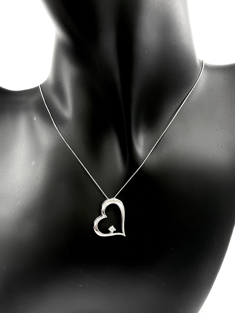 10K White Gold Canadian Diamond 0.051cttw Necklace