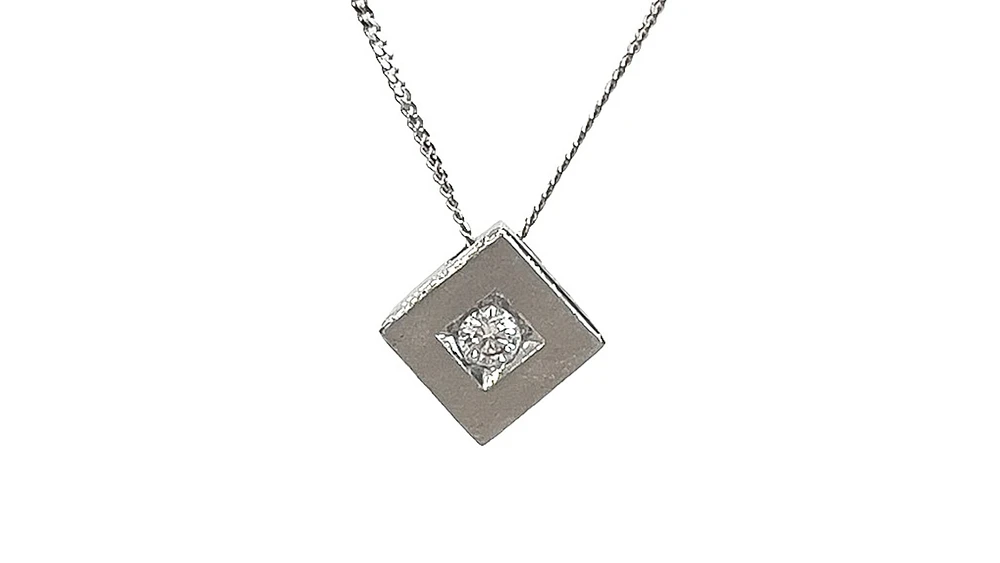 10K White Gold 0.05cttw Diamond Necklace, 18"