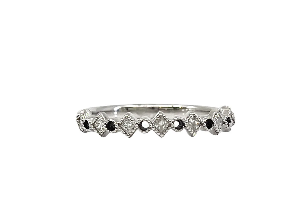10K White Gold 0.14cttw Princess Cut Diamond Ring, size 6.5