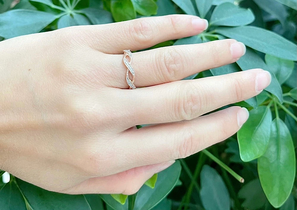 10K Rose Gold 0.095cttw Diamond Ring, size 6.5