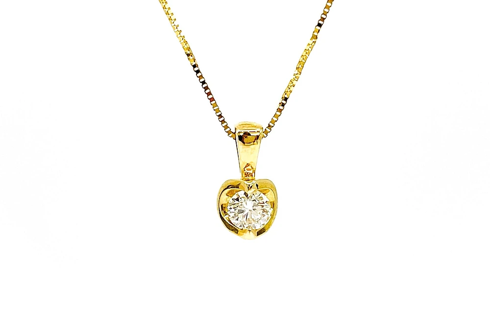 14K White Gold 0.30cttw Canadian Diamond Mezza Luna Necklace
