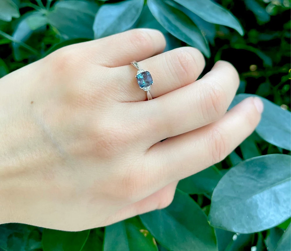 10K Gold 1.00cttw Created Alexandrite and 0.02cttw Diamond Ring
