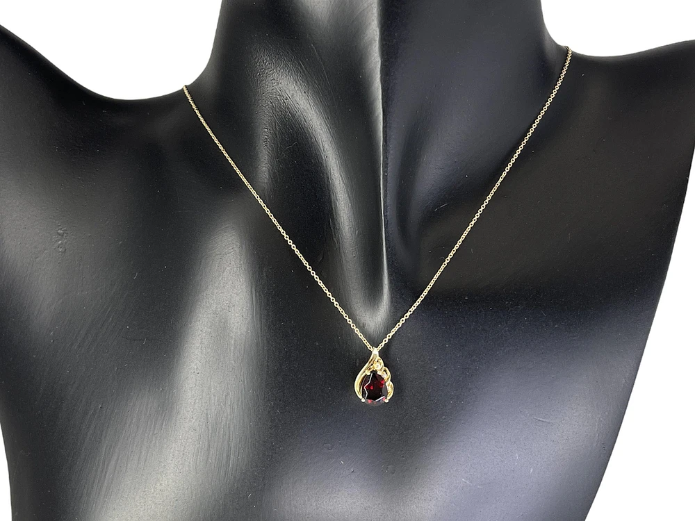 10K Yellow Gold 8mm x 6mm Garnet and 0.019cttw Diamond Necklace - 18 Inches